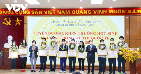 Hà Nội tuyên dương 39 học sinh đạt giải trong các kỳ thi quốc tế năm 2021