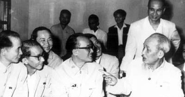 Phòng và chống các biểu hiện tiêu cực theo chỉ dẫn của Chủ tịch Hồ Chí Minh