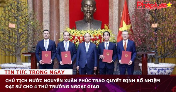 Chủ tịch nước Nguyễn Xuân Phúc trao quyết định bổ nhiệm đại sứ cho 4 Thứ trưởng Ngoại giao