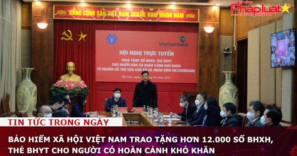 Bảo hiểm Xã hội Việt Nam trao tặng hơn 12.000 sổ BHXH, thẻ BHYT cho người có hoàn cảnh khó khăn