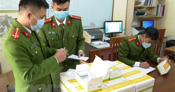 Bắt giữ xe ôtô chở 1.500 bộ xét nghiệm nhanh COVID-19 tại Quảng Ninh