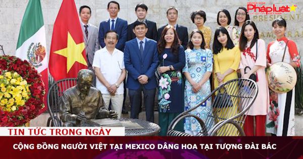 Cộng đồng người Việt tại Mexico dâng hoa tại tượng đài Bác