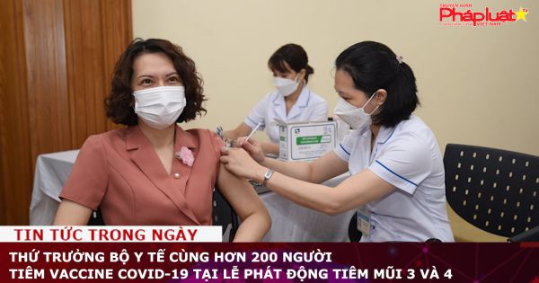 Thứ trưởng Bộ Y tế cùng hơn 200 người tiêm vaccine COVID-19 tại lễ phát động tiêm mũi 3 và 4