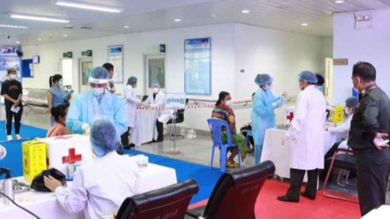 Bệnh viện Chợ Rẫy-Phnom Penh khám chữa bệnh từ thiện cho hàng trăm lượt người gốc Việt ở Campuchia
