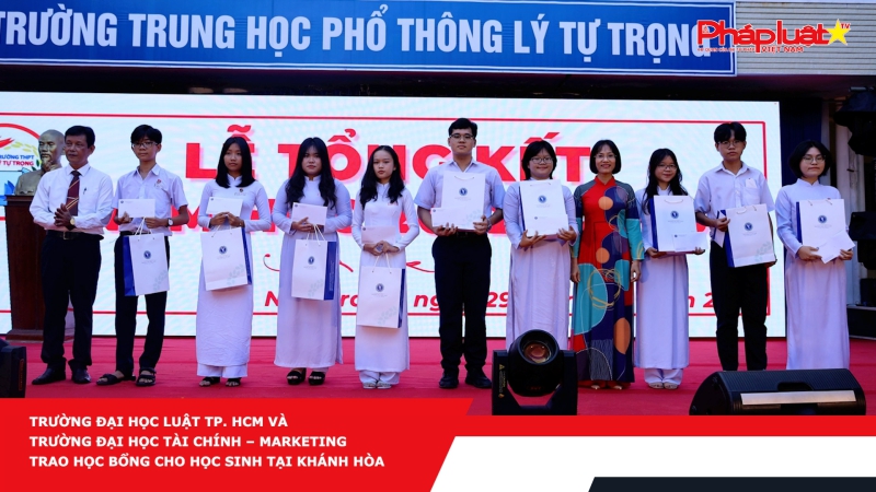 Trường Đại học Luật TP. HCM và Trường Đại học Tài chính – Marketing trao học bổng cho học sinh tại Khánh Hòa