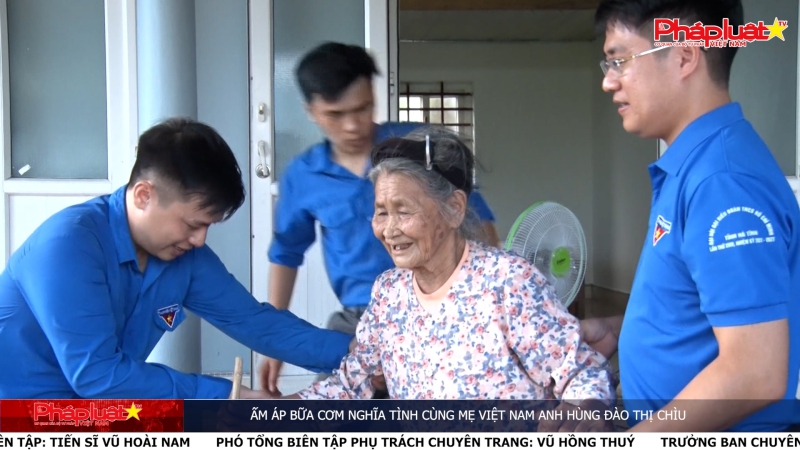 Ấm áp bữa cơm nghĩa tình cùng mẹ Việt Nam anh hùng Đào Thị Chìu