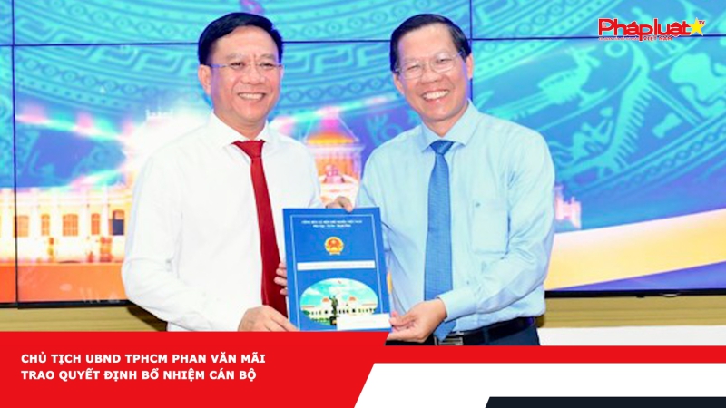Chủ tịch UBND TPHCM Phan Văn Mãi trao quyết định bổ nhiệm cán bộ