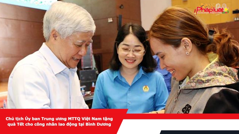 Chủ tịch Ủy ban Trung ương MTTQ Việt Nam tặng quà Tết cho công nhân lao động tại Bình Dương