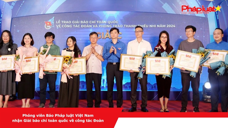 Phóng viên Báo Pháp luật Việt Nam nhận Giải báo chí toàn quốc về công tác Đoàn