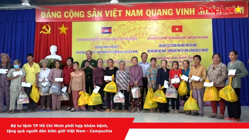 Bộ tư lệnh TP Hồ Chí Minh phối hợp khám bệnh, tặng quà người dân biên giới Việt Nam - Campuchia