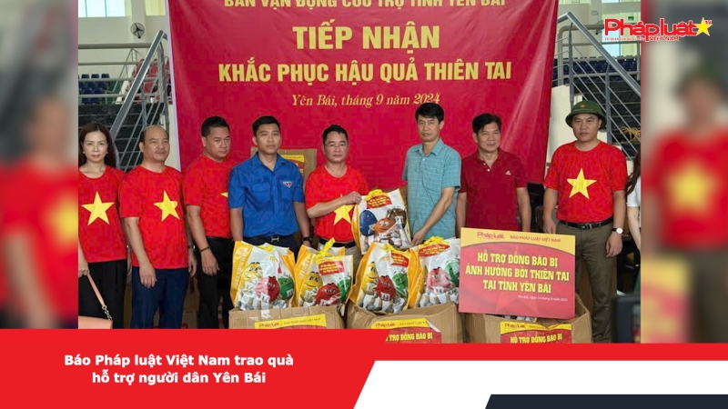 Báo Pháp luật Việt Nam trao quà hỗ trợ người dân Yên Bái