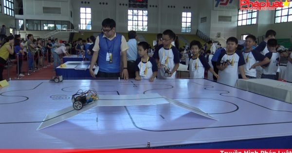250 học sinh tranh tài lập trình Robot