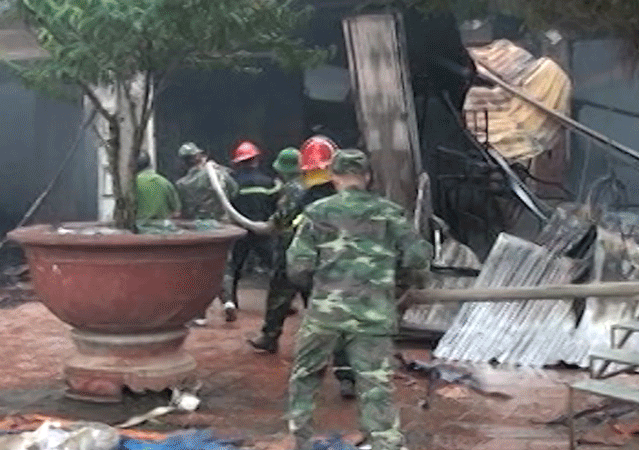 Lạng Sơn: Ngọn lửa lớn thiêu rụi nhiều ki ốt chợ Sài Gòn - Hữu Nghị