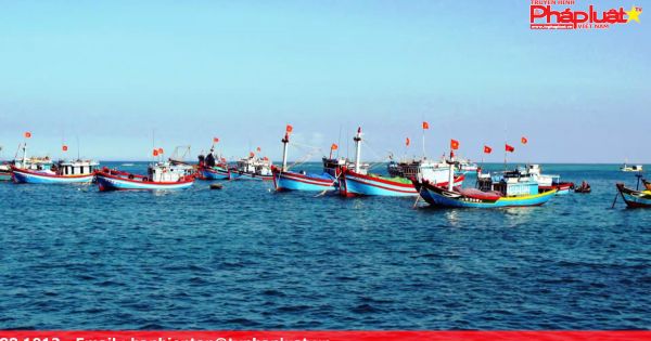 Quảng Bình: hàng chục tàu cá bị chìm, nhiều người bị thương