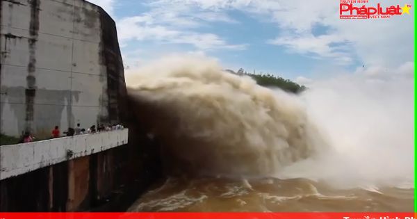 Yên Bái: Nước sông vượt báo động 3, nhà dân ngập sâu 1 mét