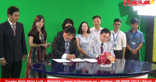 Tham quan studio của kênh truyền hình đại học đầu tiên ở Việt Nam