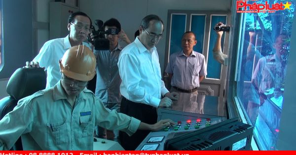 Bí thư Nguyễn Thiện Nhân kiểm tra máy bơm chống ngập