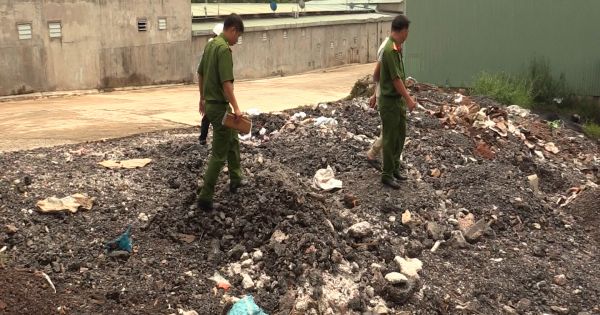 Bắt quả tang công ty đổ hàng trăm tấn gỉ sắt nguy hại ra môi trường