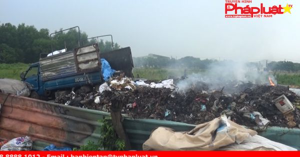 Bắt quả tang chủ cơ sở thu gom rác công nghiệp chôn lấp trái quy định
