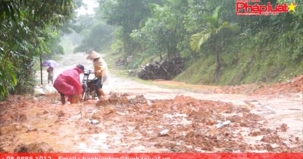 Quảng Ngãi: Lên phương án di dời dân vùng sạt lở núi trước mưa lũ