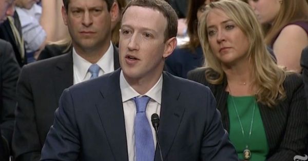 CEO Facebook Mark Zuckerberg điều trần vụ rò rỉ dữ liệu