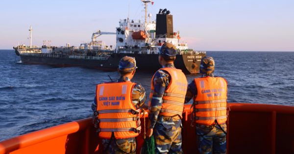 Phát hiện hai tàu nước ngoài buôn lậu gần 5 triệu lít dầu trên vùng biển VN