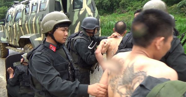 Hàng trăm cảnh sát dùng xe đặc chủng tấn công sào huyệt trùm ma túy Sơn La