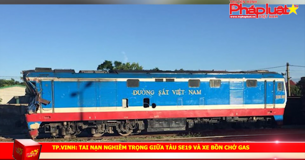 Nghệ An: Tai nạn nghiêm trọng giữa tàu SE19 và xe bồn chở gas