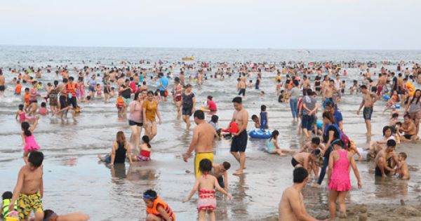 Tắm biển Đà Nẵng bị mẩn ngứa: Đại biểu HĐND chất vấn “có hay không lén lút xả thải”