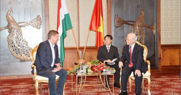 Tổng Bí thư: Mỗi người Việt hãy là cầu nối cho mối quan hệ với Hungary