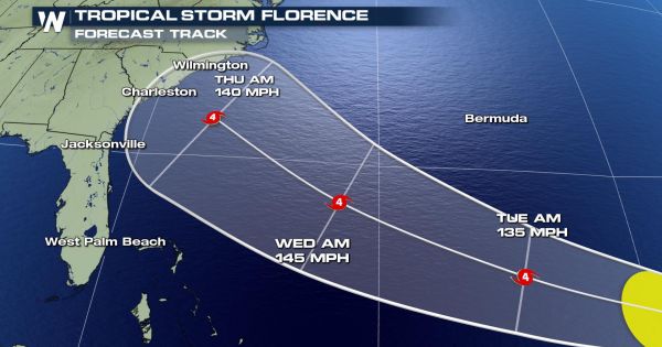 Mỹ: Các bang bờ Đông ứng phó bão Florence cực kỳ nguy hiểm