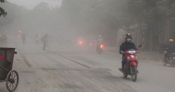 Thanh Hóa: Nguy hiểm rình rập từ việc thổi bụi thi công tuyến đường