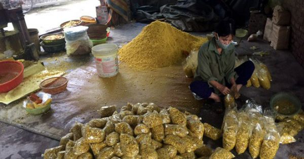 Hải Dương: Phát hiện cơ sở trộn lưu huỳnh vào củ riềng xay nhỏ bán ra chợ