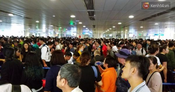 Sân bay Tân Sơn Nhất quá tải ngày cuối năm