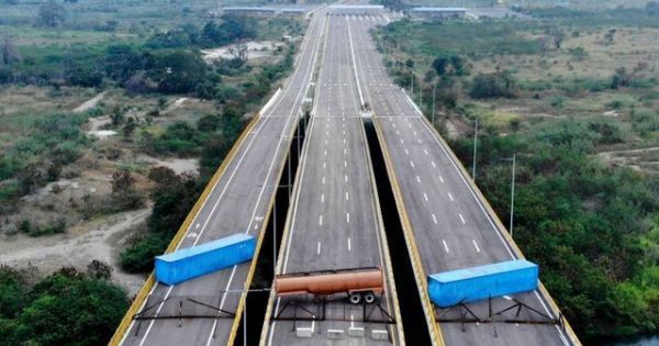 Tuyên bố “không phải ăn xin”, Venezuela lập hàng rào chặn viện trợ nước ngoài