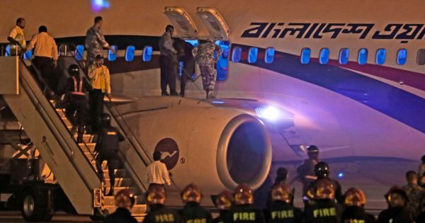 Máy bay Bangladesh hạ cánh khẩn cấp vì không tặc