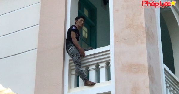 Một nam thanh niên nghi ngáo đá, đột nhập Viện KSND Bình Thuận, dọa nhảy lầu