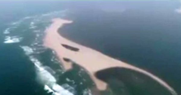 Bộ Nông nghiệp kiểm tra đảo cát “lạ” nổi ở biển Cửa Đại