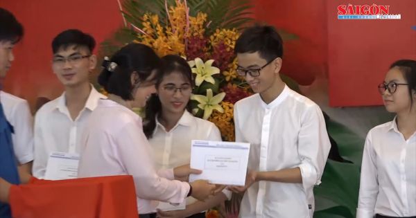 Học bổng Nguyễn Văn Hưởng - 21 năm tiếp sức cho sinh viên ngành y