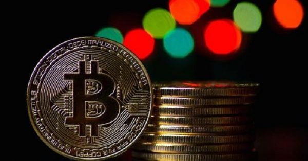 Bitcoin vượt mốc 7.000 USD