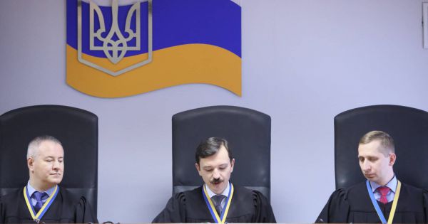 Ukraine: Tòa án Kiev mở vụ kiện cấm cựu tổng thống Poroshenko xuất cảnh