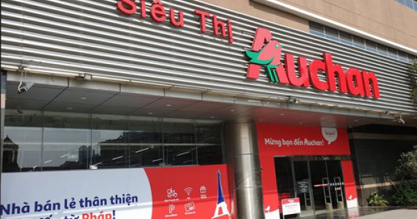 Nhiều chi nhánh Auchan bị khách hàng “càn quét” biến thành bãi chiến trường