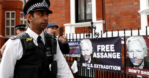 Mỹ công bố 17 tội danh mới đối với nhà sáng lập Wikileaks