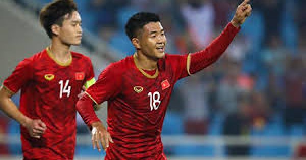 Sốt vé U23 Việt Nam với U23 Myanmar: CĐV xếp hàng dài quanh sân Việt Trì