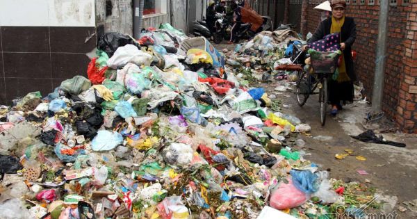 Nội thành Hà Nội bắt đầu ngập rác thải
