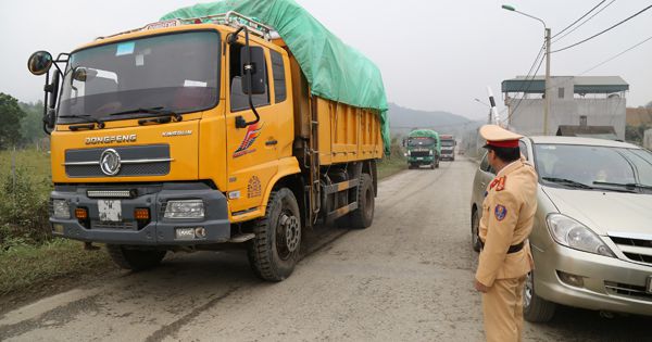 Tái diễn tình trạng cơi nới thùng xe chở quá tải tại 12 tỉnh, thành phố