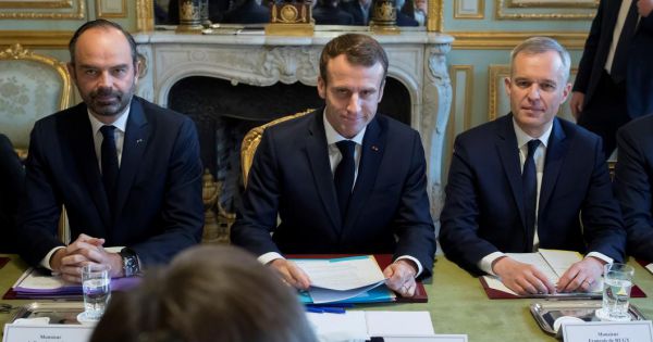 Bộ trưởng Môi trường Pháp từ chức vì bữa tiệc tôm hùm