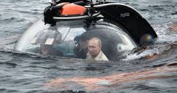 Tổng thống Putin lặn xuống đáy biển xem xác tàu ngầm Thế chiến 2 