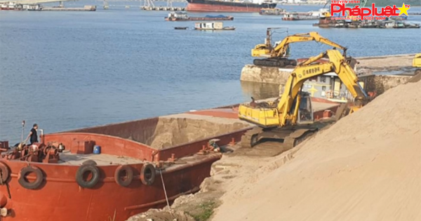 Hạ Long: Nhiều bãi cát, sỏi trái phép vẫn ngang nhiên hoạt động sau lệnh cấm