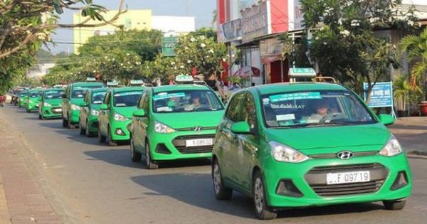 Taxi truyền thống muốn chuyển đổi thành xe hợp đồng điện tử